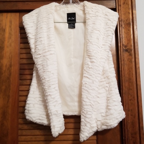 Me Jane Jackets & Blazers - Faux fur shell vest